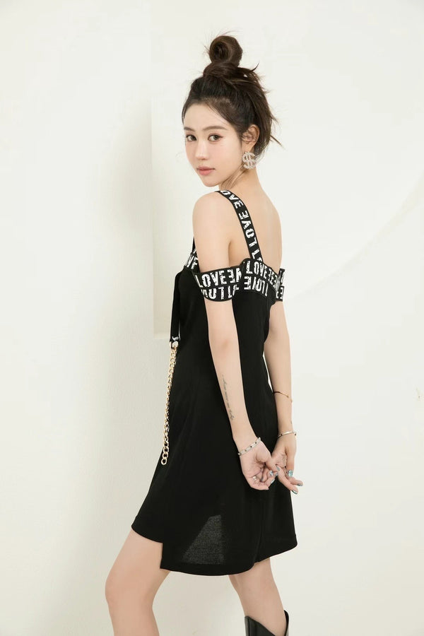 Re-re-de Black and White Letter Slip Dress