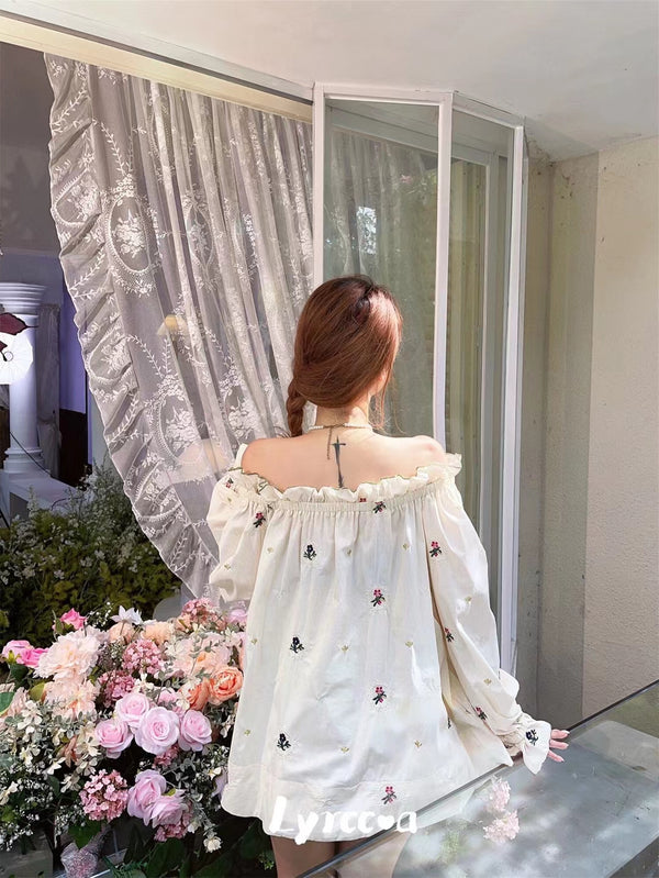 LYRCCOA One-shoulder Embroidered Top